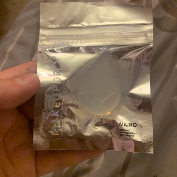 NEW Makeup Drop - Picture 3 of 3